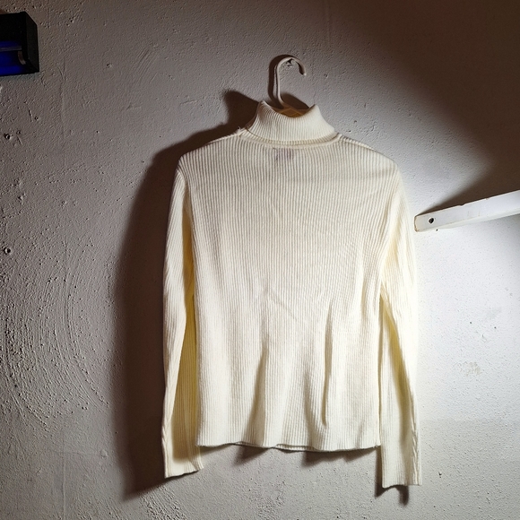 Adult size small value line beige turtle neck - Picture 4 of 6